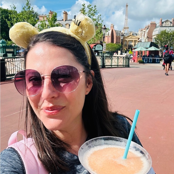 Meet your Posher, Ashley - Picture 1 of 1